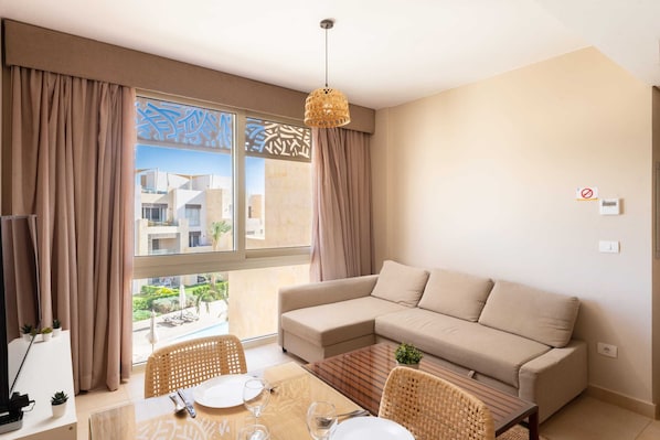 Apartment | Living area | TV