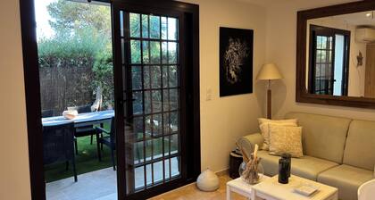 Mazet 7 minutes walk from the beach