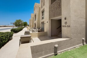 Glow & Tide 1BDR w/ Rooftop @ Mangroovy |Free Pool & Beach Access (M10-3A-21) | Terraza o patio