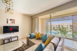 Basic Apartment | Living area