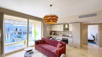 Snazzy 1BDR w/Rooftop @Mangroovy Free Pool & Beach (M10-2A-23) | Oleskelualue | Televisio