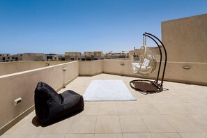 Glow & Tide 1BDR w/ Rooftop @ Mangroovy |Free Pool & Beach Access (M10-3A-21) | Terrazza/patio