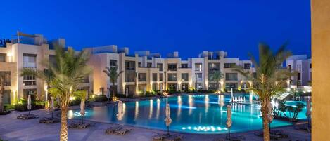 Dashing 2 BDR @ Mangroovy | Free Pool & Beach Access (M10-2B-12) | Alberca | Alberca al aire libre