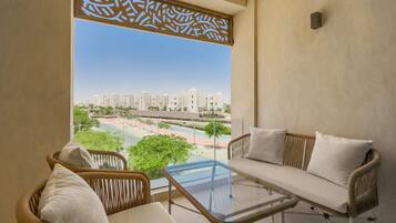 Glow & Tide 1BDR w/ Rooftop @ Mangroovy |Free Pool & Beach Access (M10-3A-21) | Innenbereich