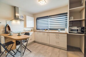 Fridge, microwave, oven, dishwasher