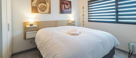 1 habitación, tabla de planchar con plancha, internet y ropa de cama
