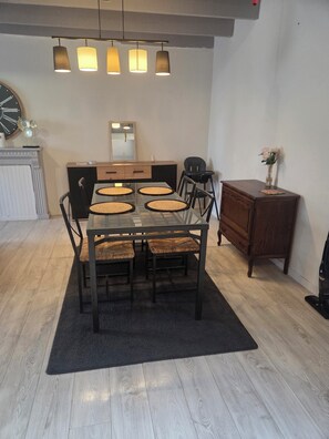Dining - Nature, Calm & Authentic! Family house with garden (Plémy)