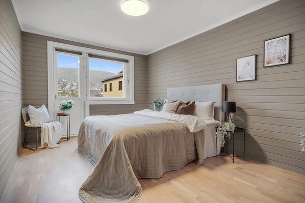 2 bedrooms, iron/ironing board, WiFi, bed sheets - Charming 2-Bedroom Apartment In Bergen Centrum (Vestland)