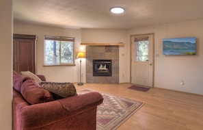 Smart TV, fireplace