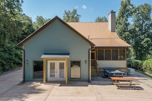 Exterior - Craftsmans Cottage | Arcade Room | Scenic Views | Gatlinburg (Gatlinburg)