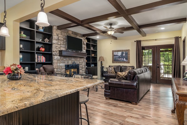 TV, table football - Craftsmans Cottage | Arcade Room | Scenic Views | Gatlinburg (Gatlinburg)