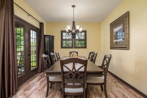 Dining - Craftsmans Cottage | Arcade Room | Scenic Views | Gatlinburg (Gatlinburg)