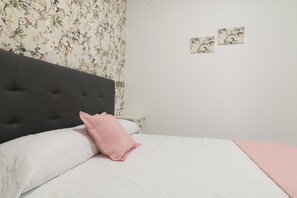 3 Schlafzimmer, Bügeleisen/Bügelbrett