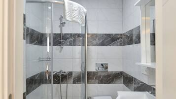 Standard Studio, Balcony | Bathroom | Shower, free toiletries, hair dryer, slippers