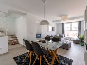 House | Dining - House in Las Palmas Near Las Canteras Beach (Las Palmas de Gran Canaria)