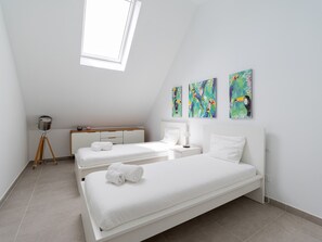 2 bedrooms, iron/ironing board