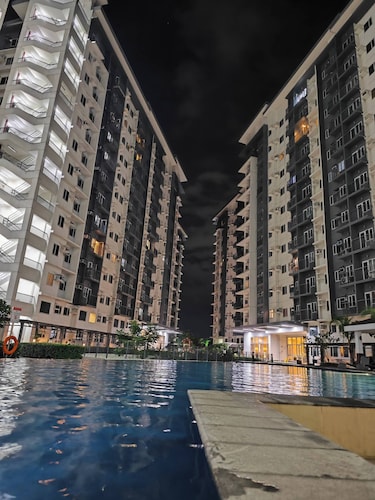 Luxurious and Cozy Condo in Quezon City With City View