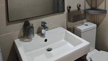 Condo, 1 Bedroom, Accessible, Balcony | Bathroom