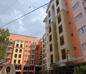 Exterior - Luxhomme 3 Bed Condo With Balcony City Moutain View (Baguio)