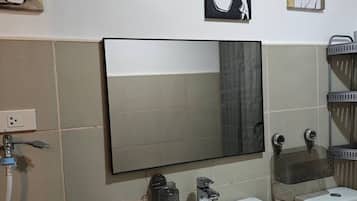 Condo, 1 Bedroom, Accessible, Balcony | Bathroom