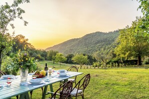 Outdoor dining - Cavato The Poacher Amazing Apt W/Florence view (Toscana)