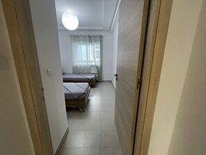 2 bedrooms, iron/ironing board, WiFi