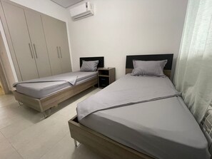 2 bedrooms, iron/ironing board, WiFi
