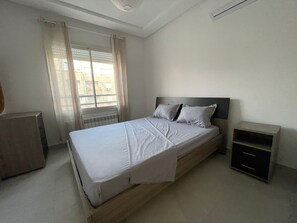 2 bedrooms, iron/ironing board, WiFi