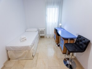 House | 2 bedrooms, iron/ironing board
