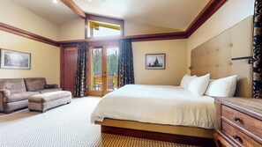5 bedrooms, desk, iron/ironing board, free WiFi