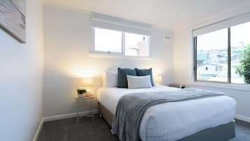 2 bedrooms, desk, iron/ironing board, travel cot