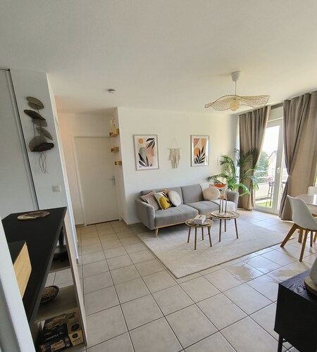 The racing n est, comfortable 2 bedroom apt, balcony, close to circuit