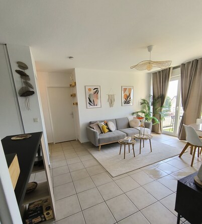 The racing n est, comfortable 2 bedroom apt, balcony, close to circuit