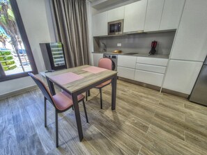 Private kitchen - Apartment by Playa de Las Canteras Beach (Las Palmas de Gran Canaria)