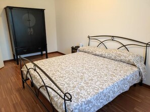 4 Schlafzimmer, Bügeleisen/Bügelbrett, WLAN, Bettwäsche
