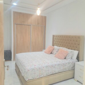 2 bedrooms, iron/ironing board, WiFi, bed sheets