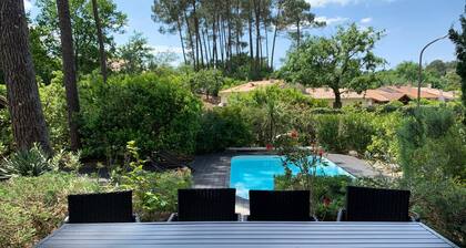 Location d'une villa avec piscine, proche du lac et des plages océanes.