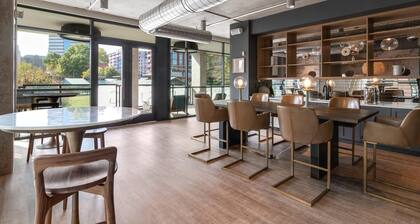 Landing | Modern 2BD, Courtyard, Gym