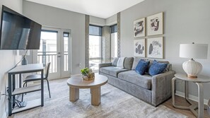 Smart TV - Landing | Beautiful 1BD, Courtyard, Gym (Nashville)