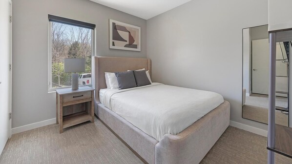 1 bedroom, desk, iron/ironing board, WiFi