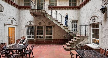 Landing | Chic 1BD, Gym, Clubhouse