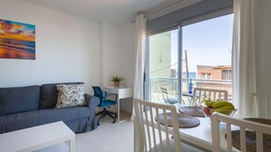 Dining - Seafront Apartment in Las Palmas by Playa Canteras (Las Palmas de Gran Canaria)