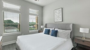 2 室のベッドルーム、デスク、アイロン / アイロン台、WiFi