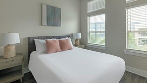 1 bedroom, desk, iron/ironing board, WiFi - Landing | Beautiful 1BD, Pool, Gym (Houston)