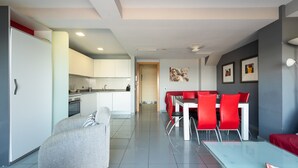 Private kitchen - Apartment Las Canteras Beachfront Views (Las Palmas de Gran Canaria)