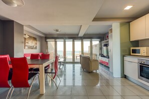 House | Dining - Apartment Las Canteras Beachfront Views (Las Palmas de Gran Canaria)