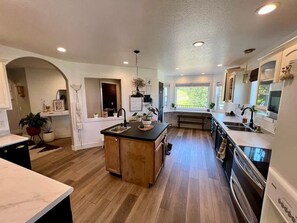 House | 6 bedrooms, Internet - Black Hills Getaway With Hot Tub Game Room for 18 (Spearfish)