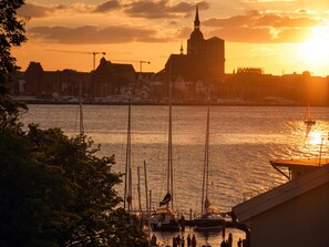 Marina - Apartment 'Panoramablick' with Sea View, Wi-Fi and Balcony with Evening Sun (Altefähr)