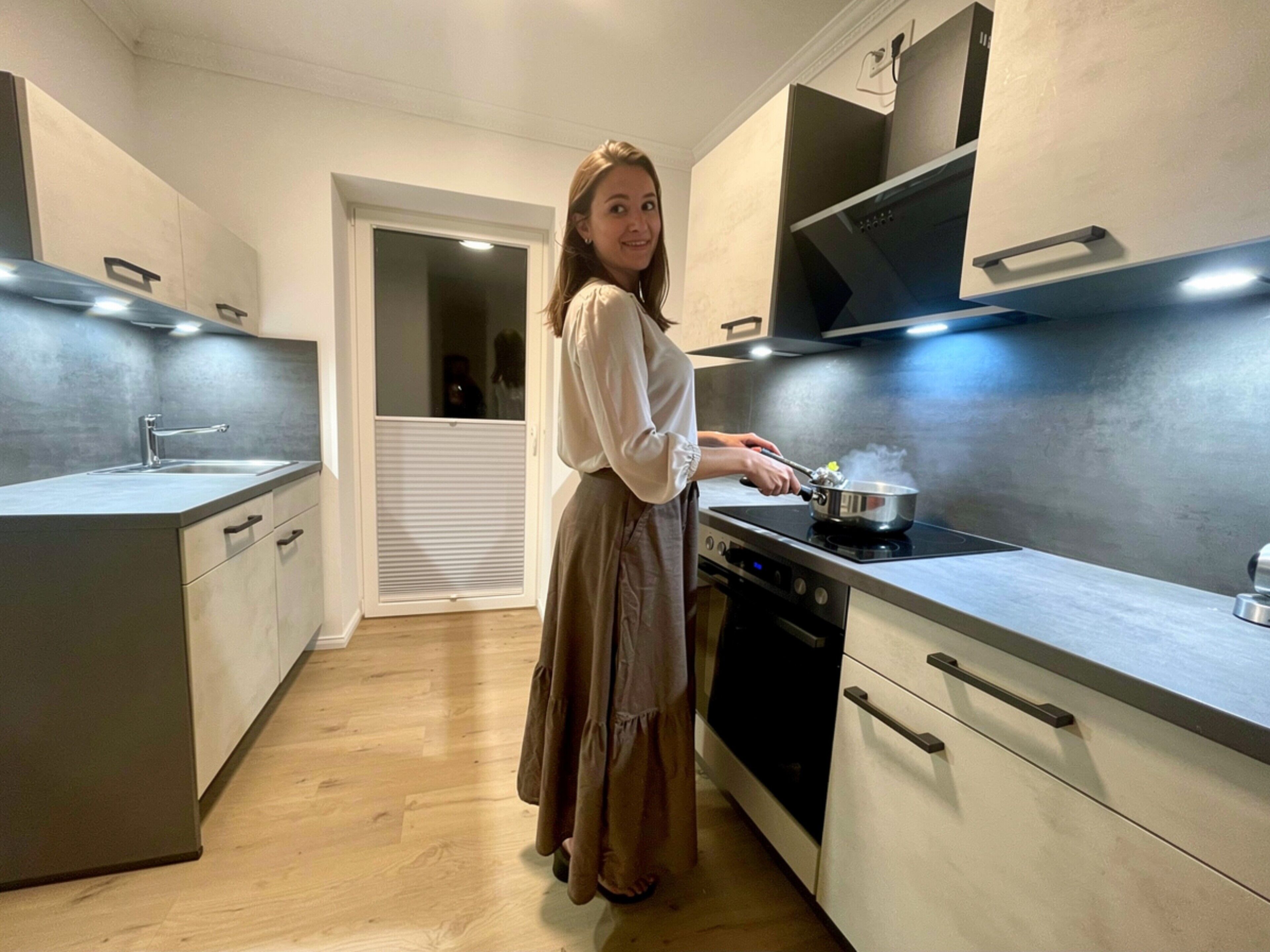 Coffee/tea maker, fridge, oven, stovetop