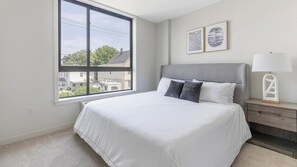 2 slaapkamers, een bureau, een strijkplank/strijkijzer, wifi